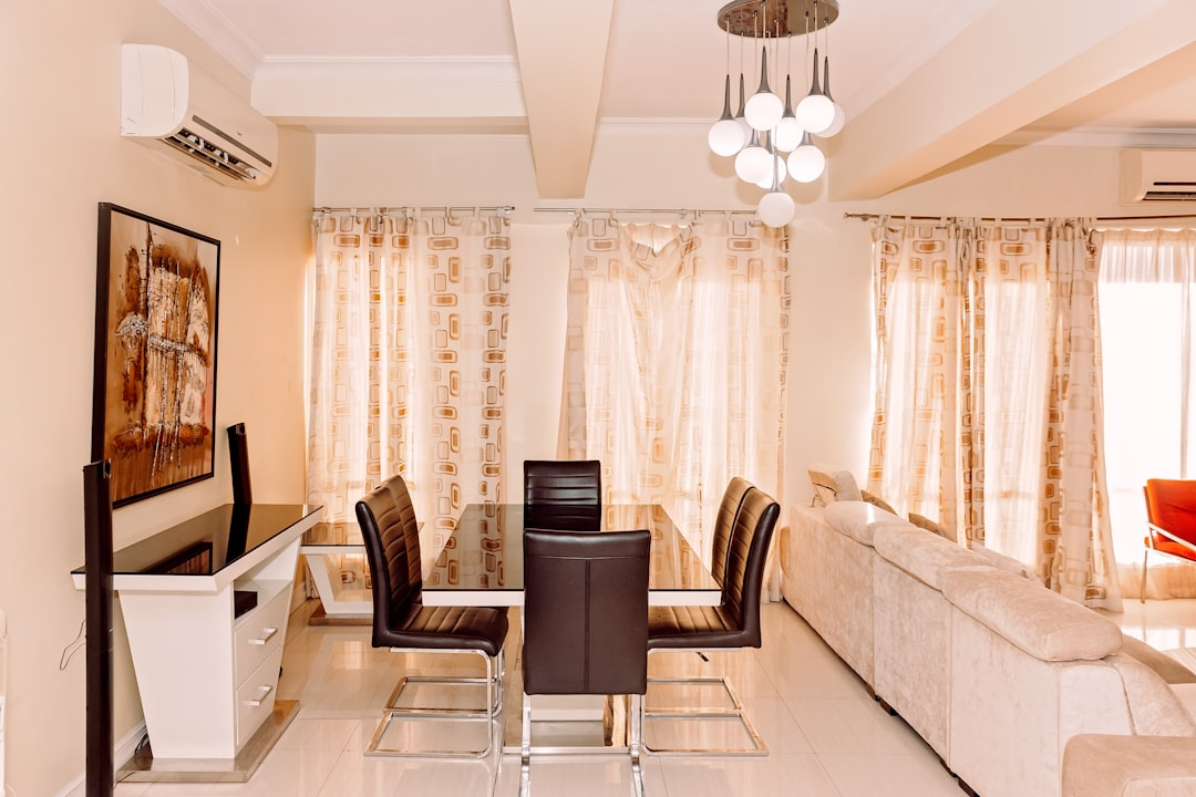 Comparison chart of salon suites and traditional rental space features