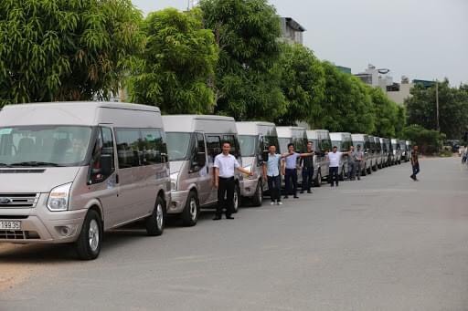 Tìm Hiểu Về Dịch Vụ Xe Limousine Tại Sân Bay Nội Bài: Các Điều Cần Biết